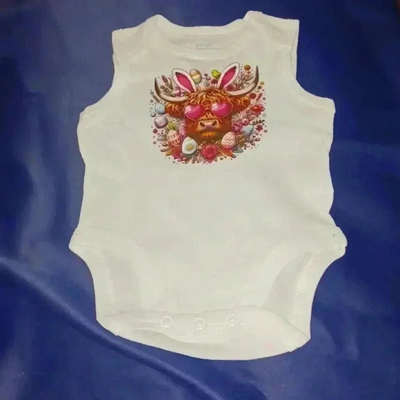 NWOT - Handmade White New Born Bodysuit - Highland Cow Bunny - Picture 2 of 5